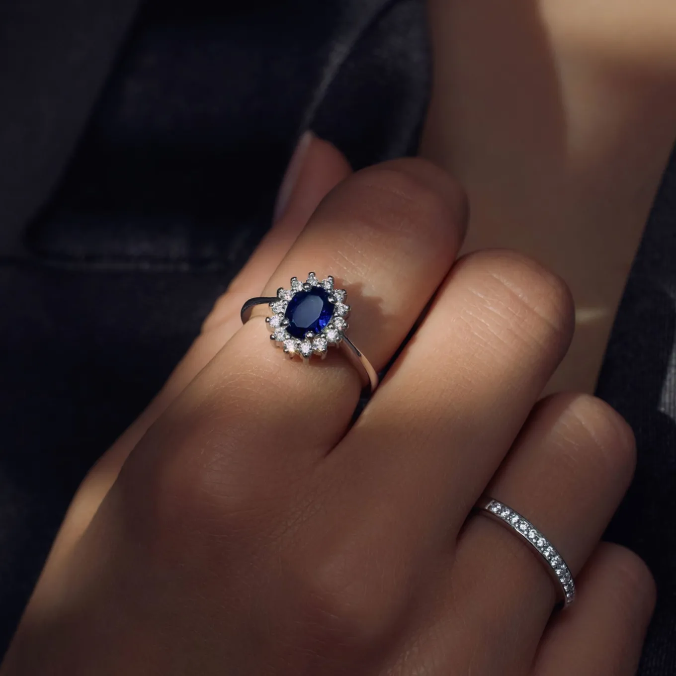 mia_colore_azure_ring_aus_1-1.webp Mia Colore Azure Ring aus 925er Sterlingsilber mit blauem Zirkoniastein